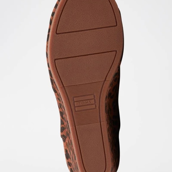 Toms Womens Kelsey Brown Suede Pull On Round Toe Chelsea Boots Shoes NWT - Picture 4 of 9